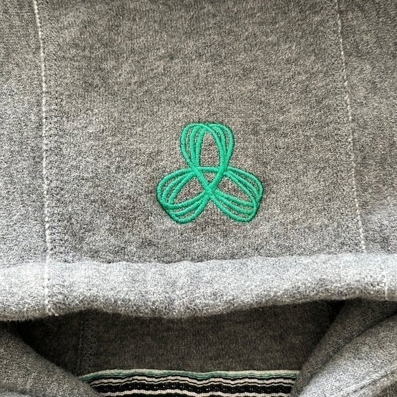 Aritzia TNA Grey Hoodie Fleece Lined Hooded Sweater Full Zip - Picture 10 of 17